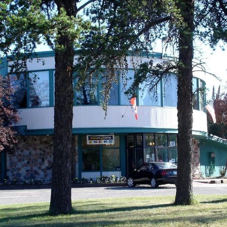 Falcon Lake Hotel Bagian luar foto