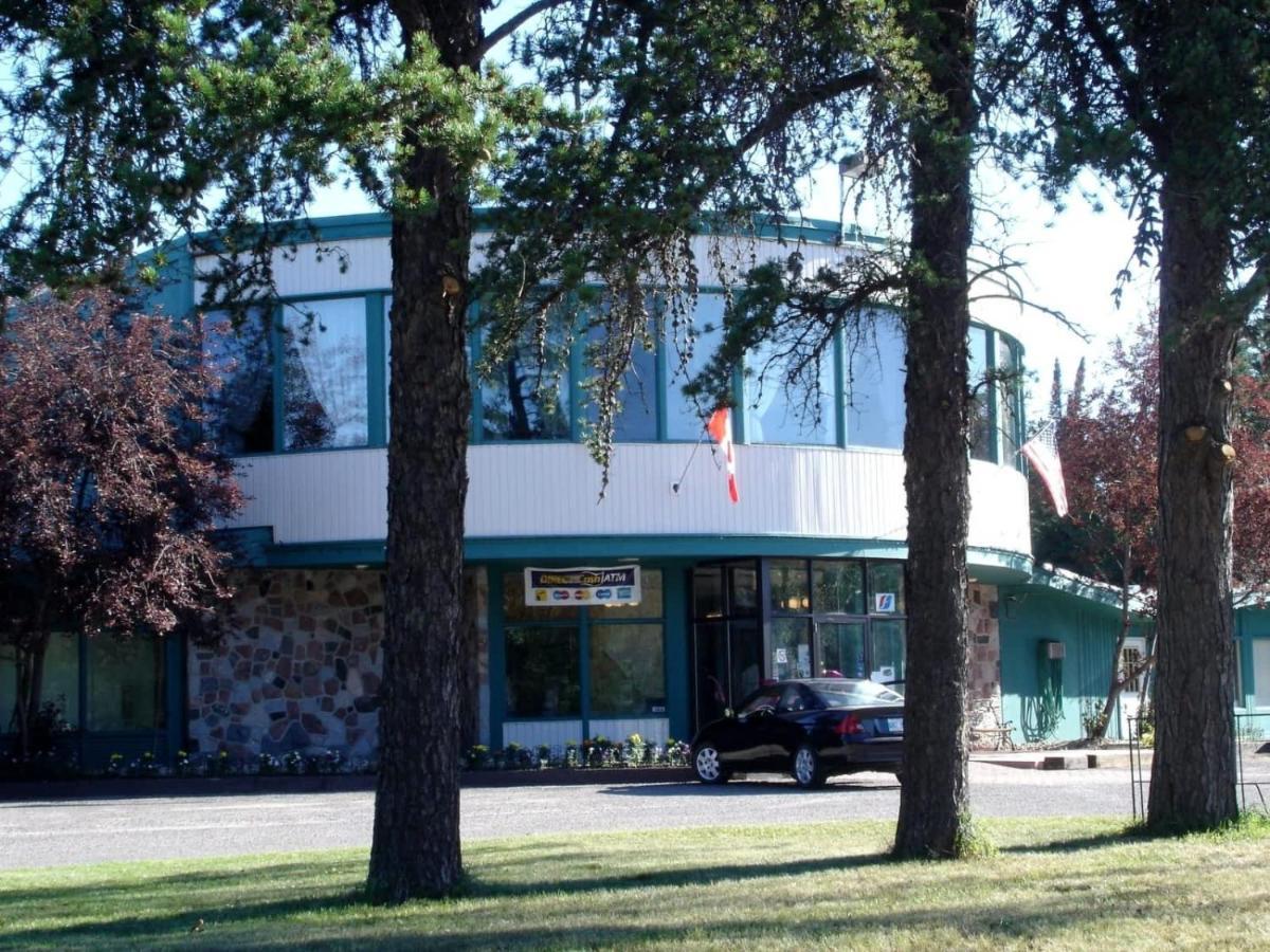 Falcon Lake Hotel Bagian luar foto
