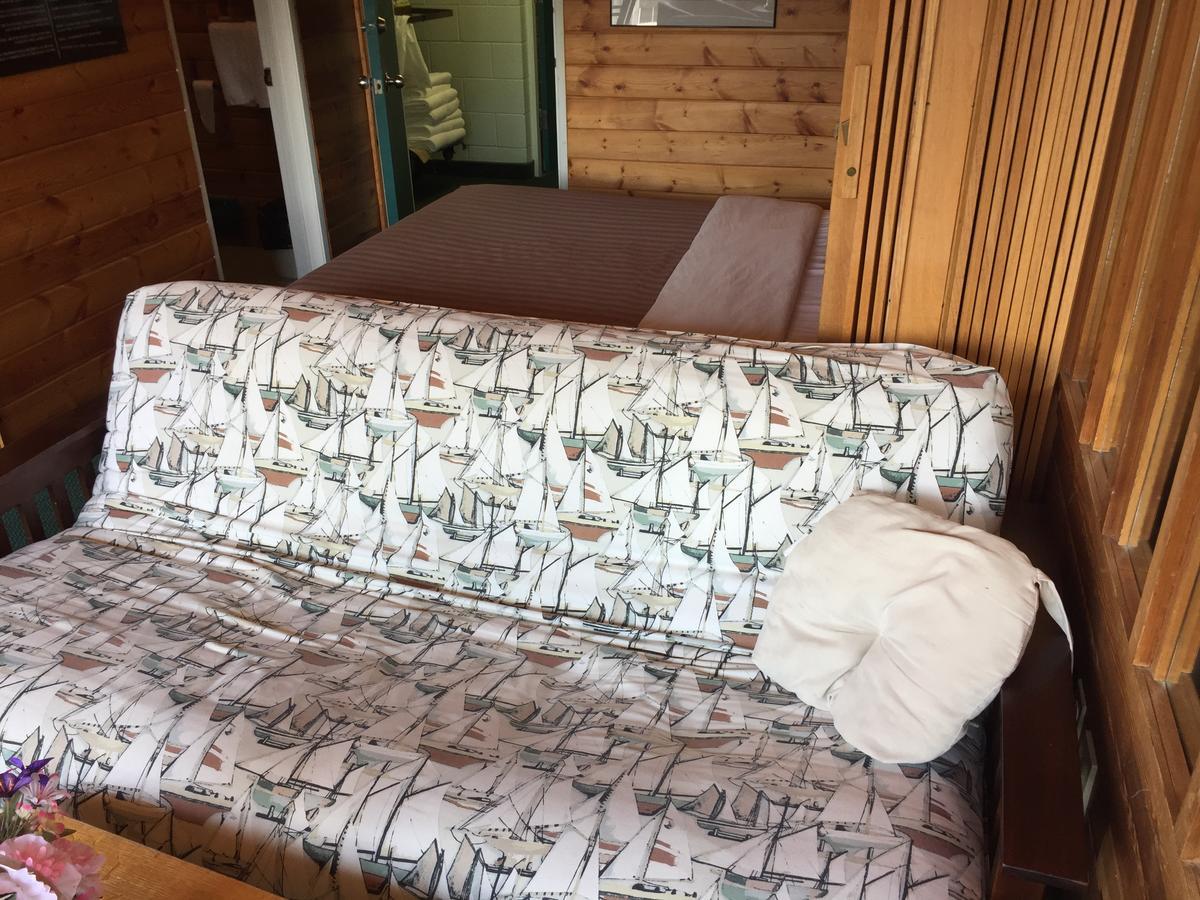 Falcon Lake Hotel Bagian luar foto