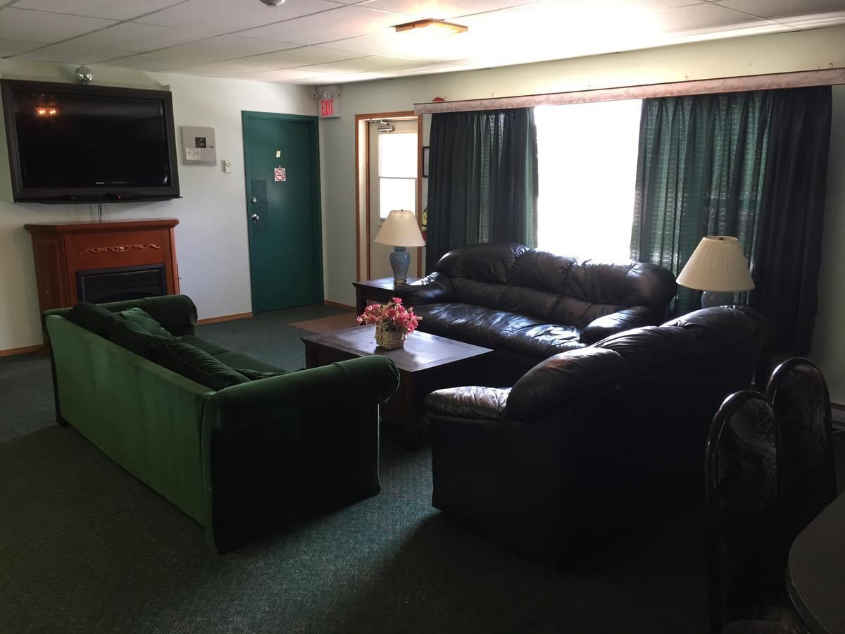 Falcon Lake Hotel Bagian luar foto