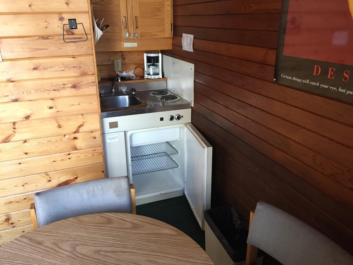 Falcon Lake Hotel Bagian luar foto