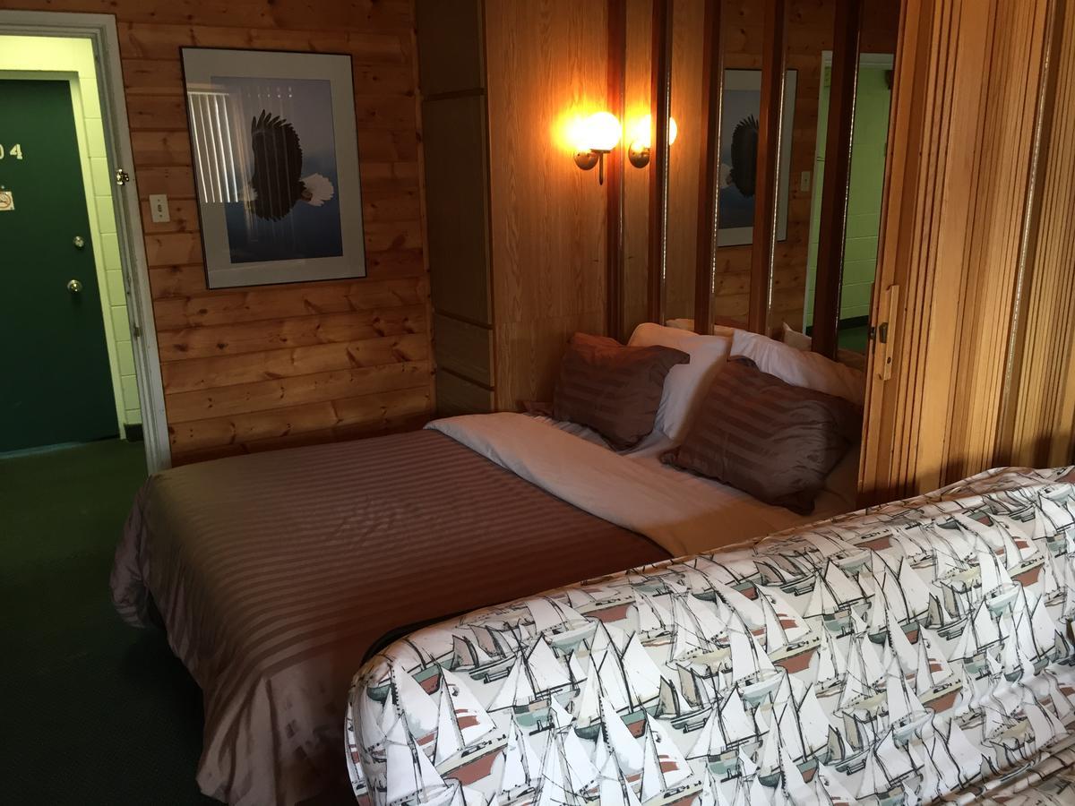 Falcon Lake Hotel Bagian luar foto
