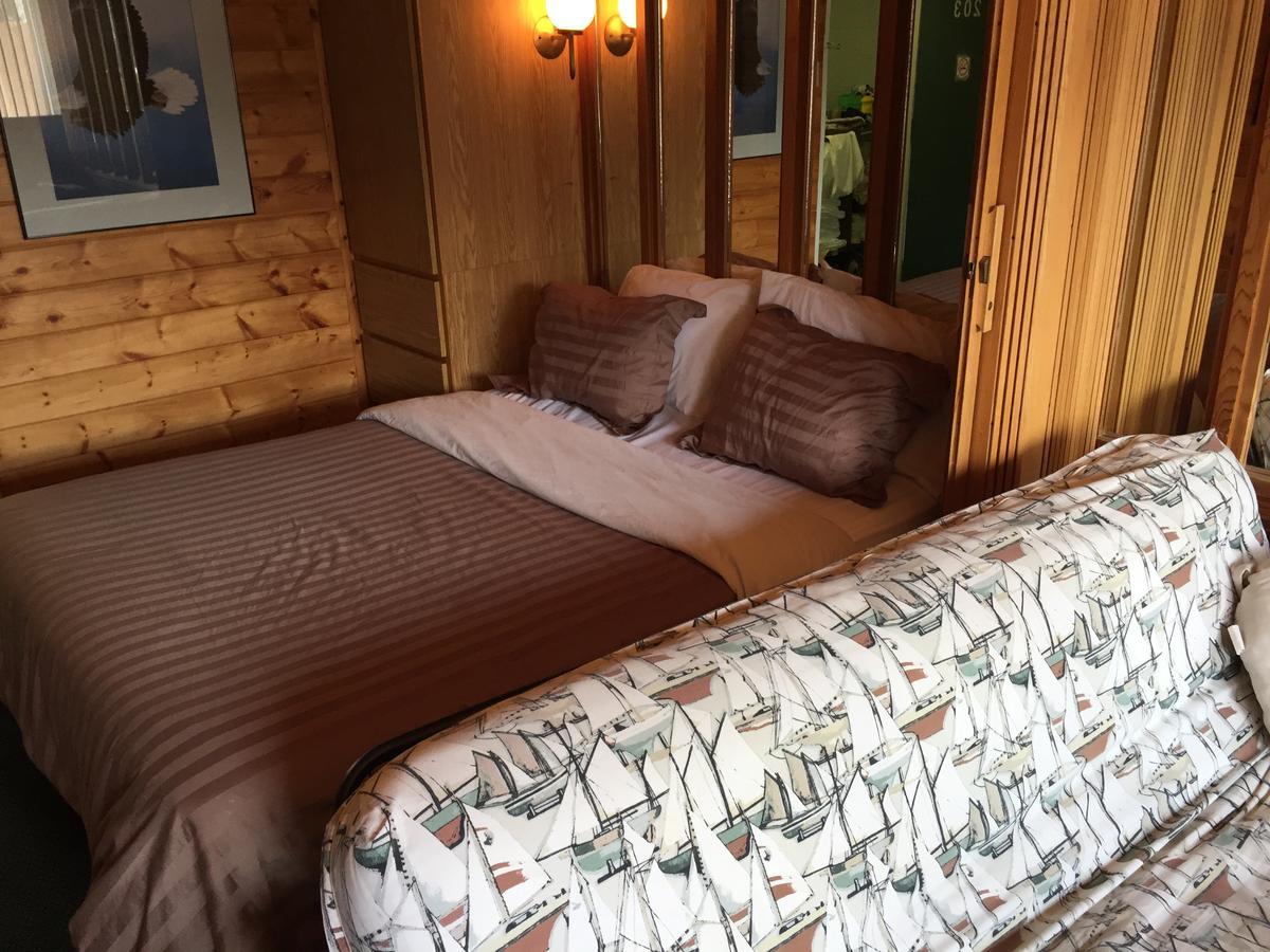 Falcon Lake Hotel Bagian luar foto
