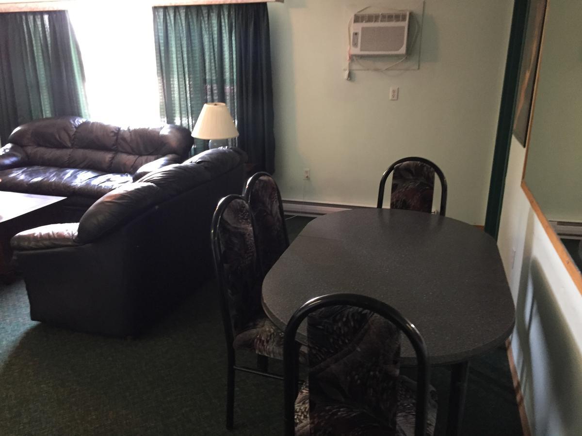 Falcon Lake Hotel Bagian luar foto