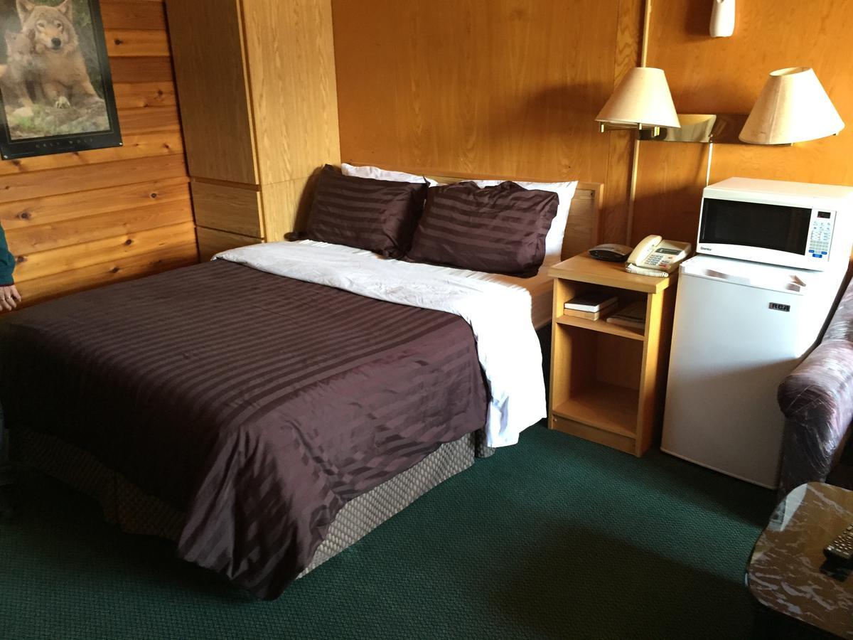 Falcon Lake Hotel Bagian luar foto