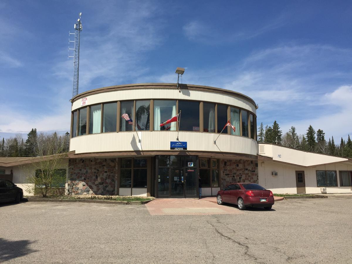Falcon Lake Hotel Bagian luar foto