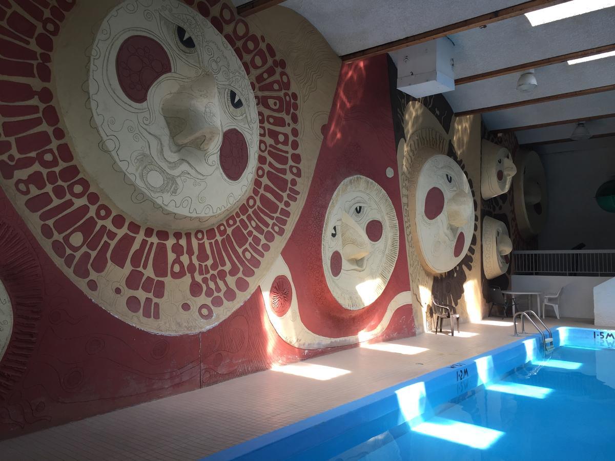 Falcon Lake Hotel Bagian luar foto