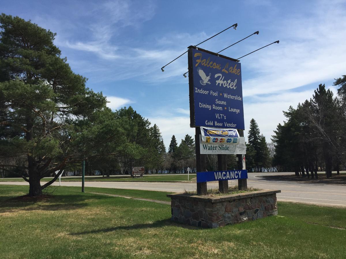 Falcon Lake Hotel Bagian luar foto